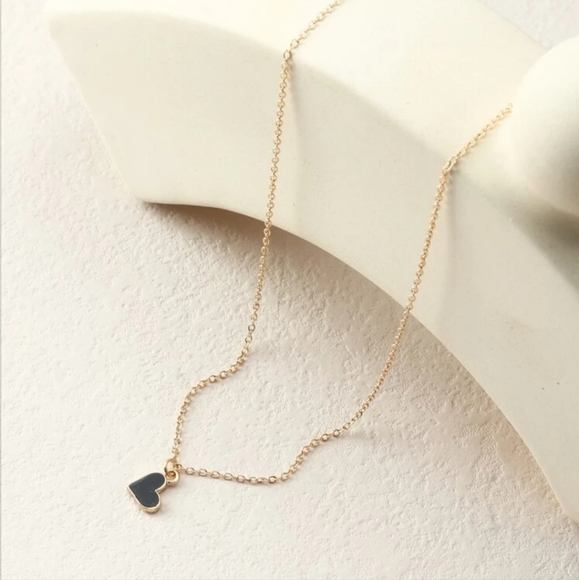 🖤🖤BACK IN STOCK🖤🖤Black Hanging Heart Necklace on a GOLD Necklace 🖤🖤 - Picture 3 of 11